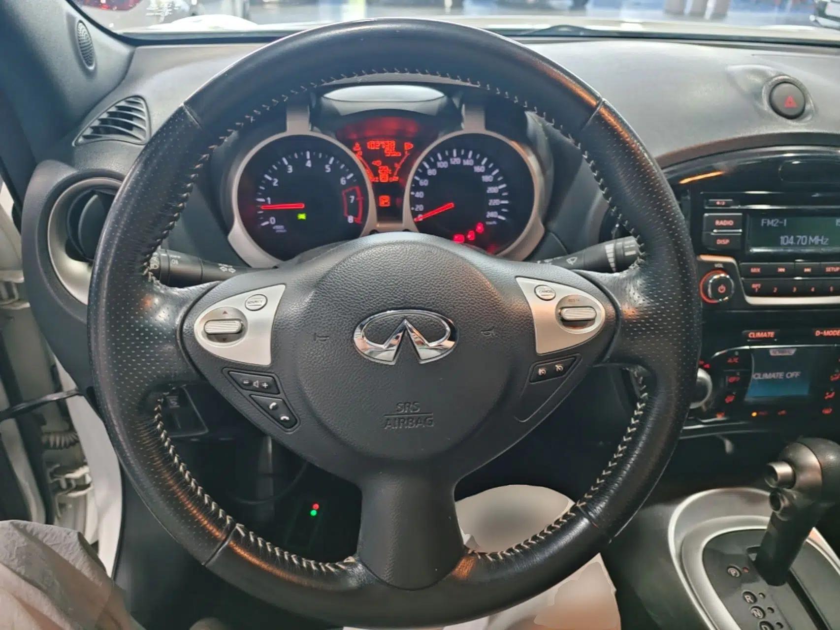 Infiniti ESQ 2014 1.6L Spontaneous Edition — миниатюра 14