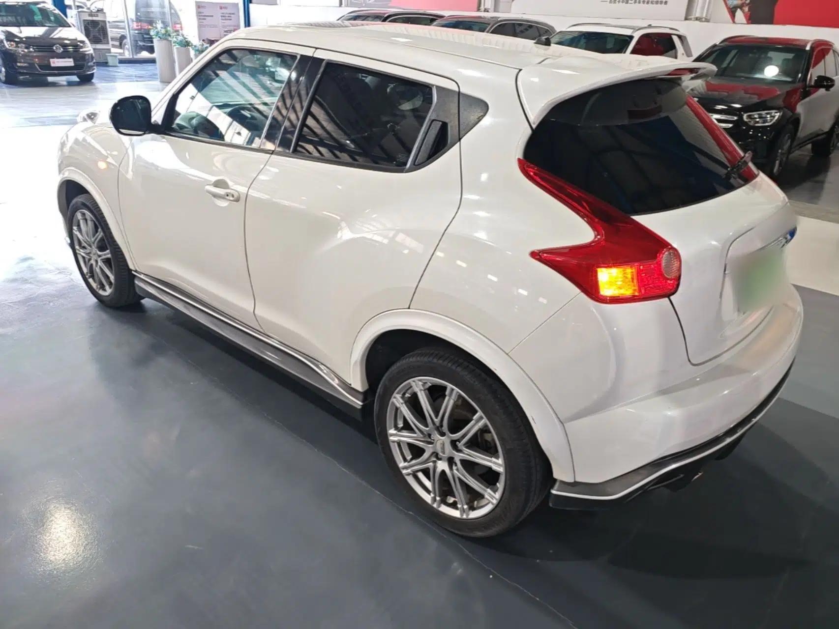 Infiniti ESQ 2014 1.6L Spontaneous Edition — миниатюра 4