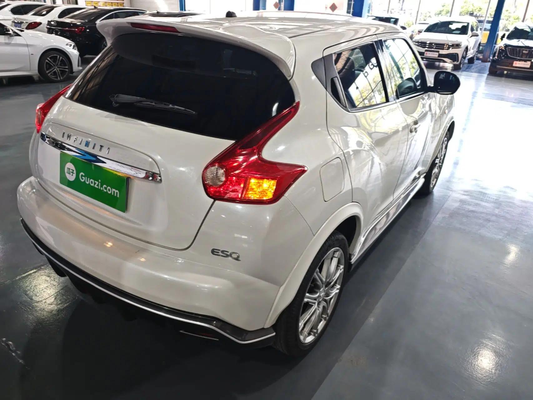 Infiniti ESQ 2014 1.6L Spontaneous Edition — миниатюра 6