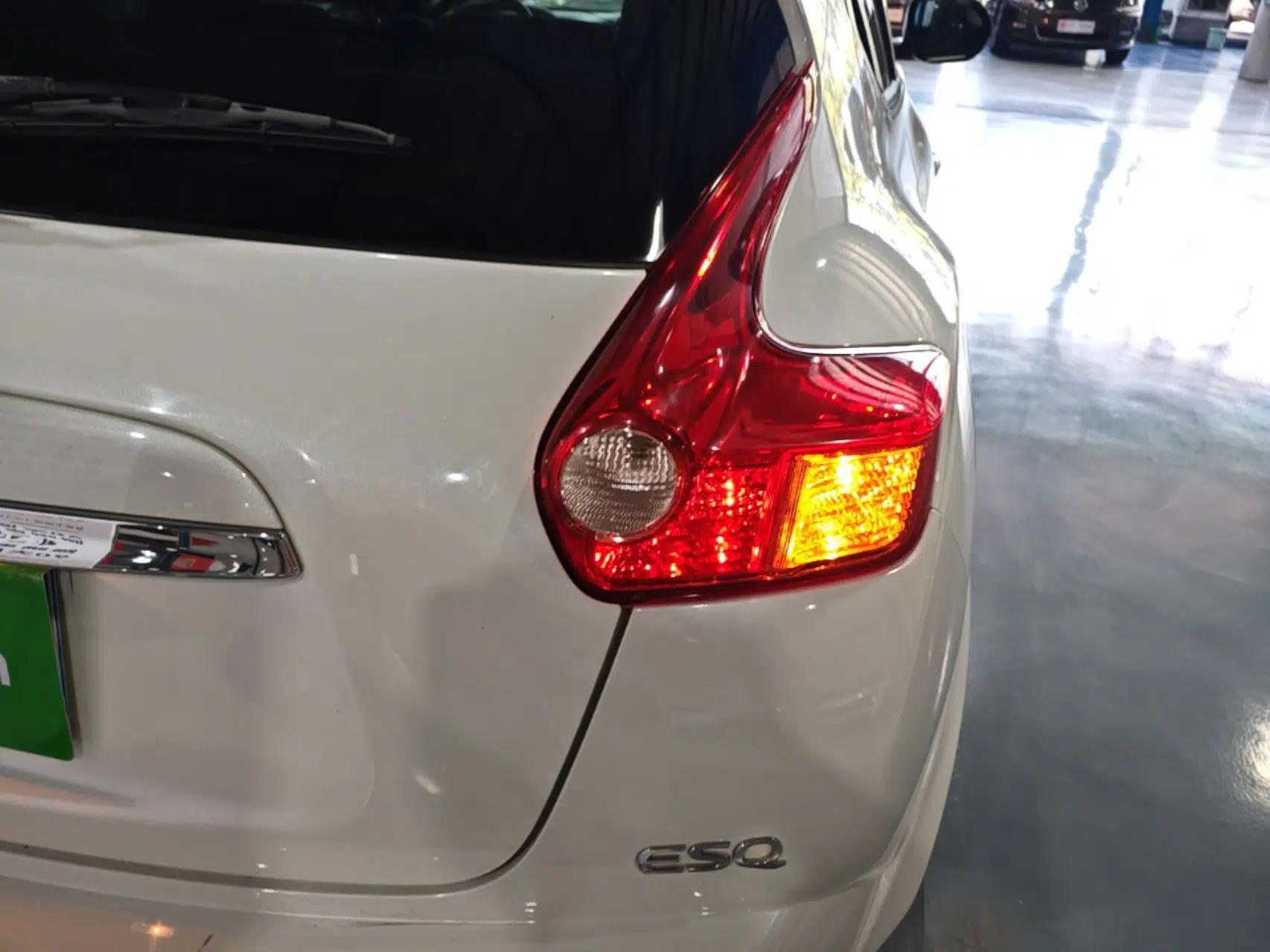 Infiniti ESQ 2014 1.6L Spontaneous Edition — миниатюра 7