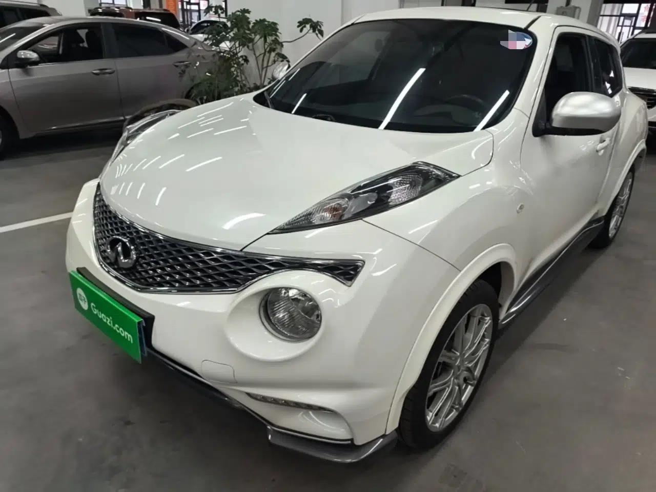 Infiniti ESQ 2014 1.6L Spontaneous Edition — миниатюра 1