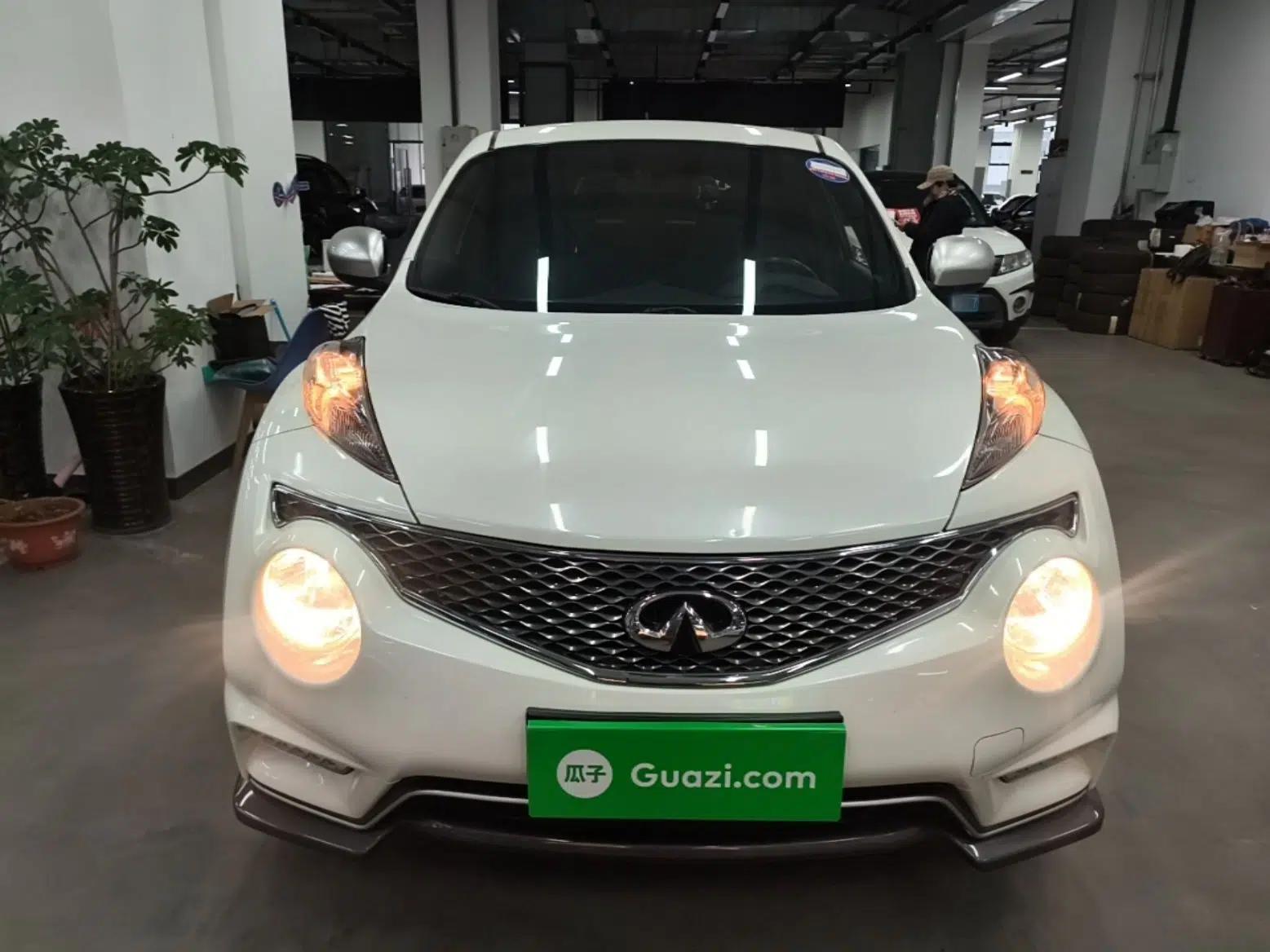 Infiniti ESQ 2014 1.6L Spontaneous Edition — миниатюра 2