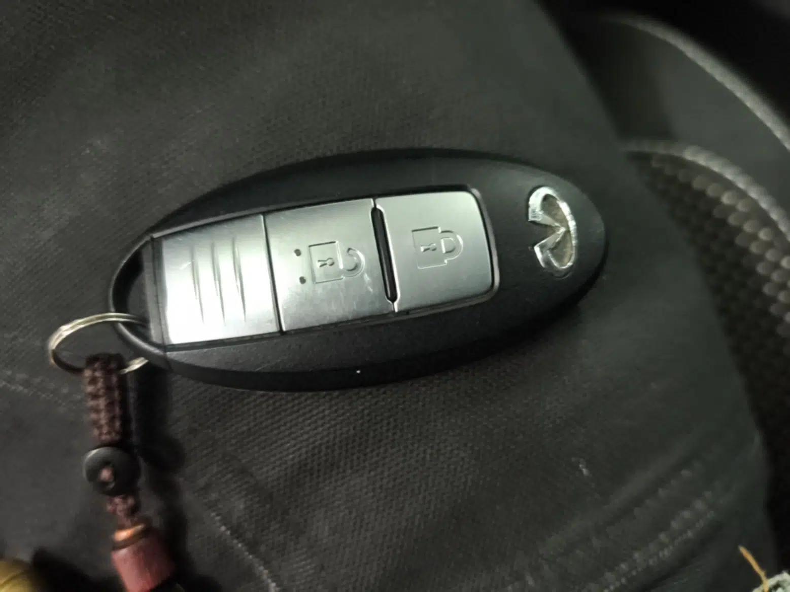 Infiniti ESQ 2014 1.6L Spontaneous Edition — миниатюра 12