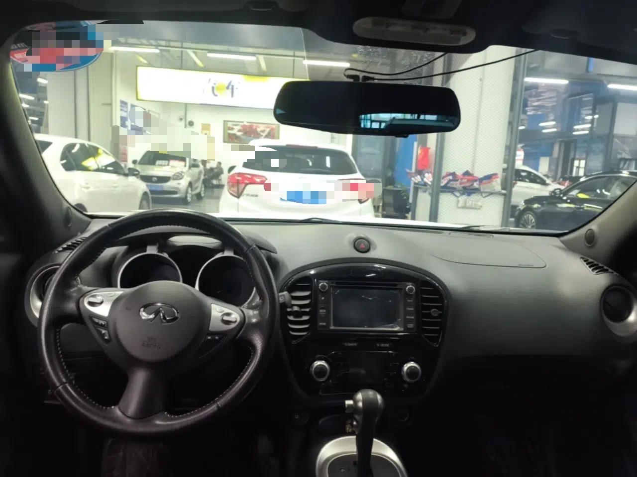 Infiniti ESQ 2014 1.6L Spontaneous Edition — миниатюра 13