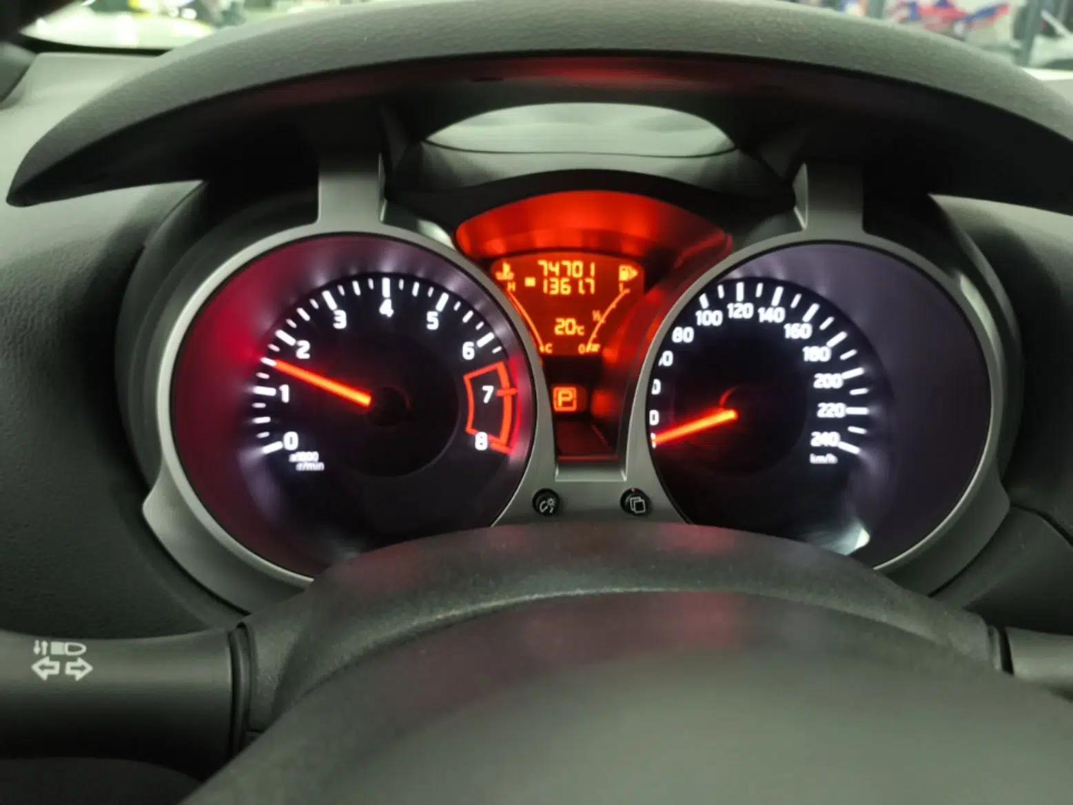 Infiniti ESQ 2014 1.6L Spontaneous Edition — миниатюра 15