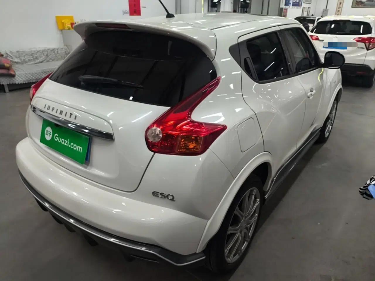 Infiniti ESQ 2014 1.6L Spontaneous Edition — миниатюра 6