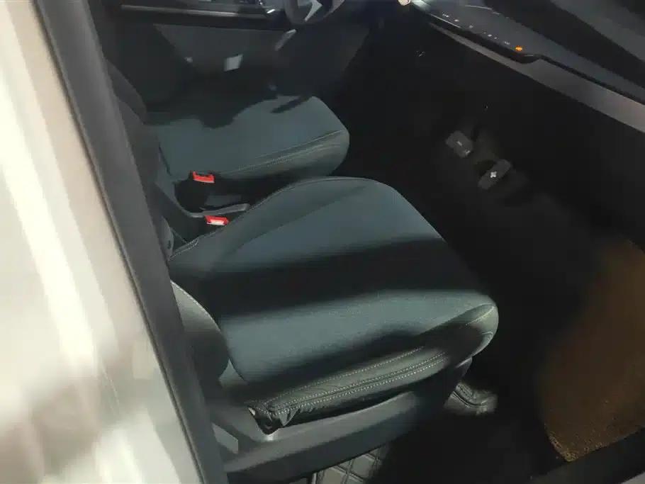 Baojun E200 2020 Model 305KM Smart Edition — миниатюра 8