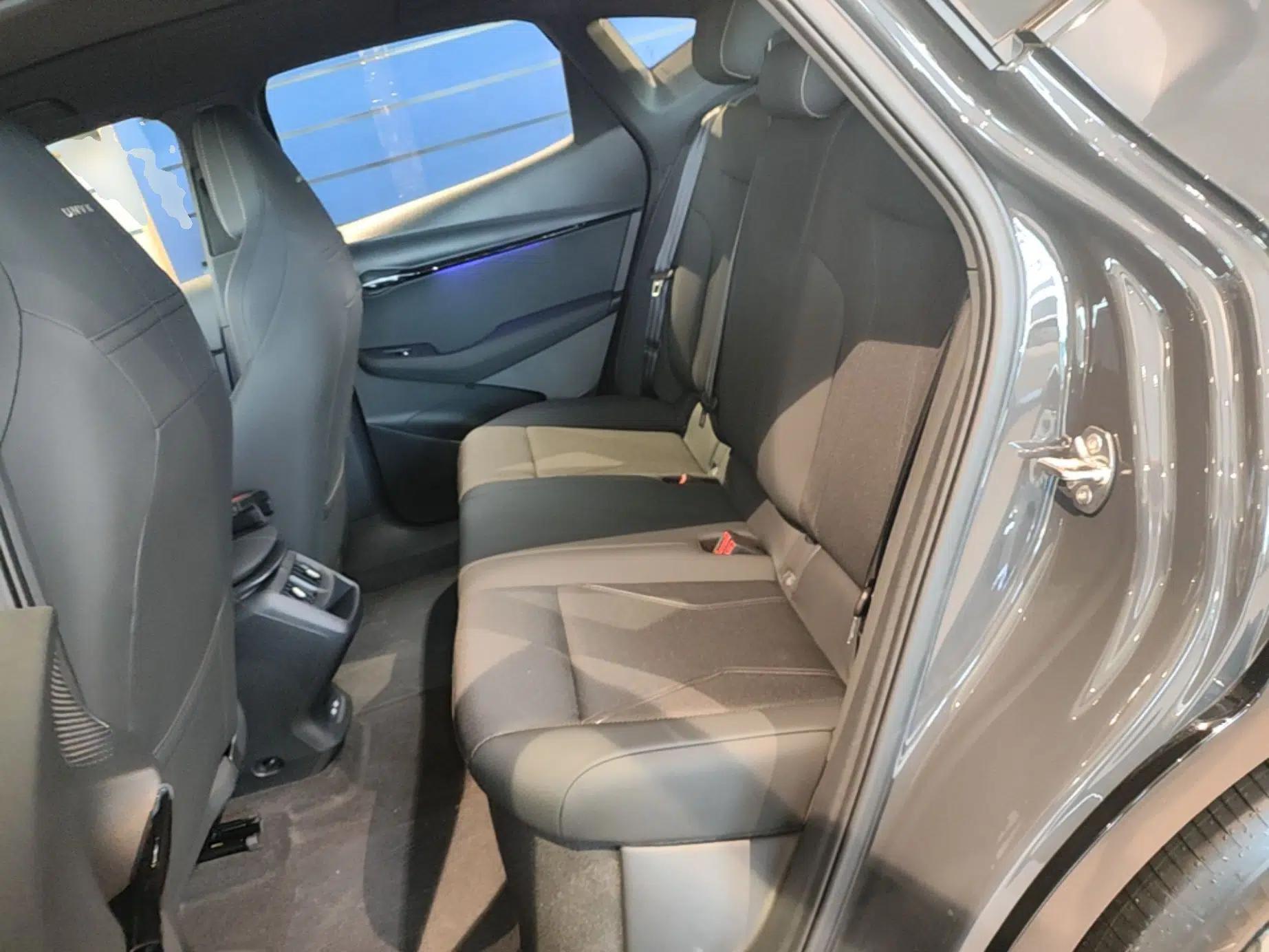 Volkswagen ID.UNYX 2025 Pure Model — миниатюра 19