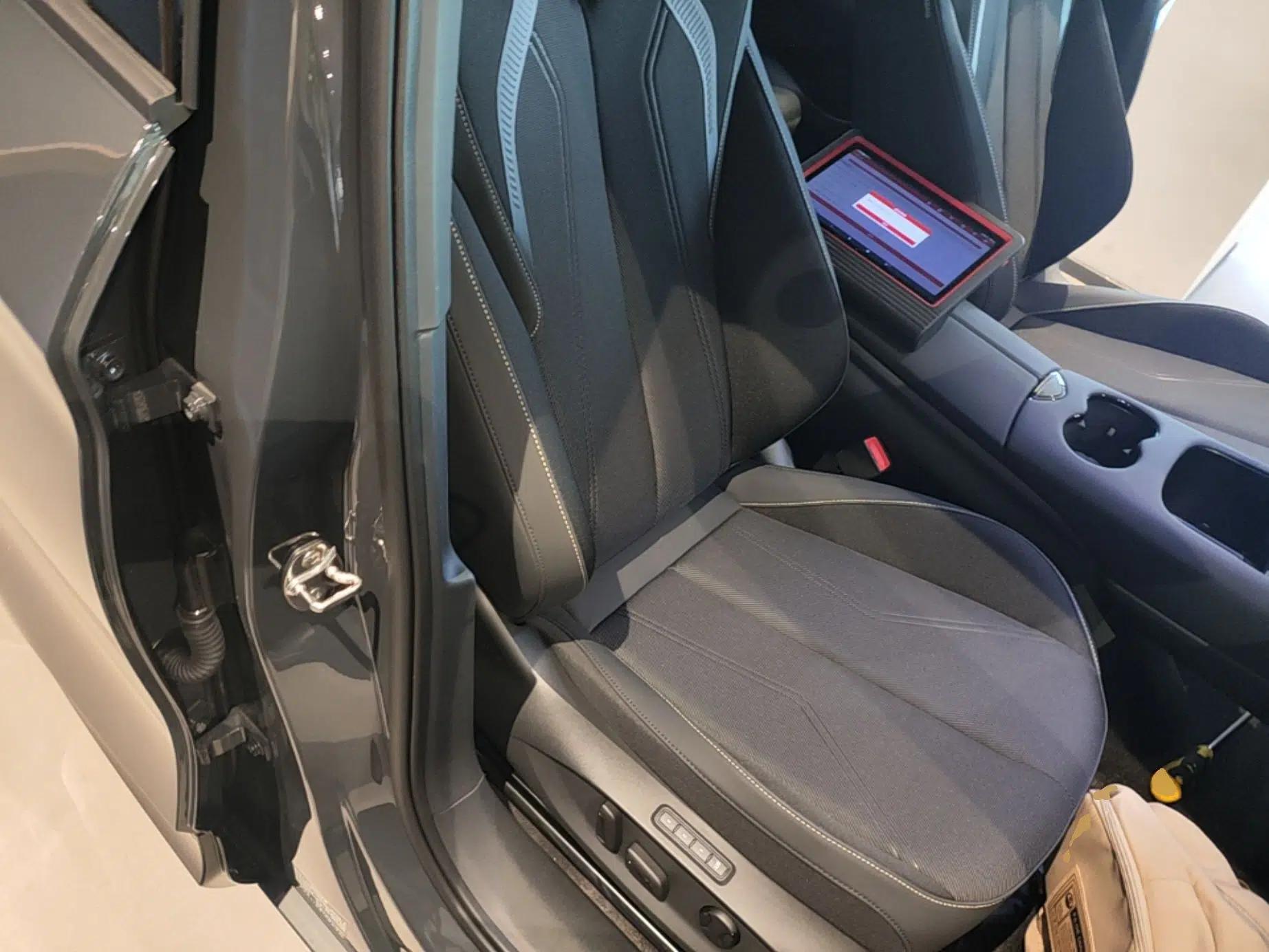 Volkswagen ID.UNYX 2025 Pure Model — миниатюра 23