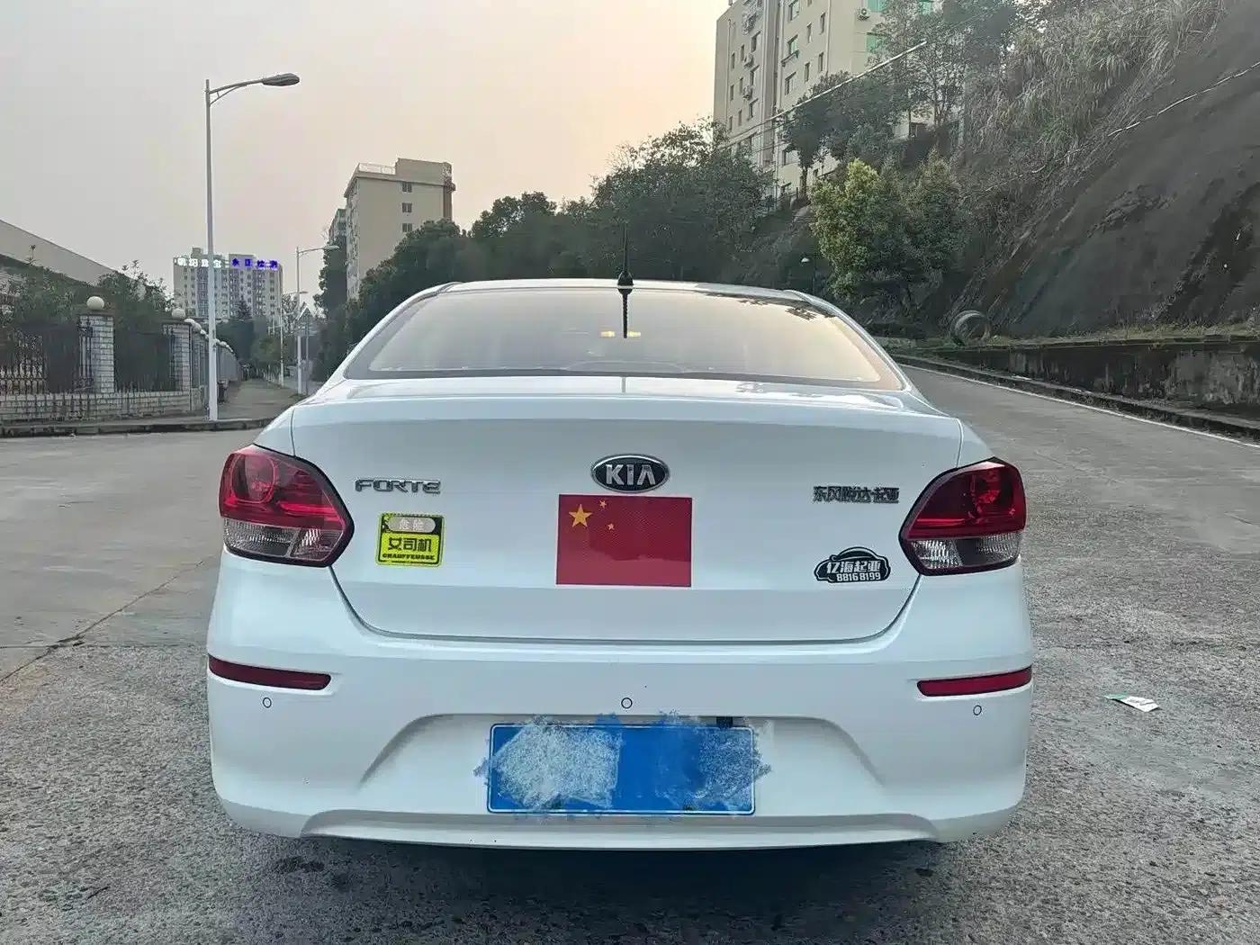 2017 Kia K2 1.4L Manual Smart Edition Value — миниатюра 3