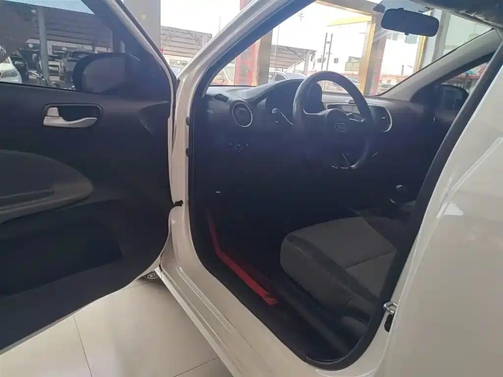 Kia K2 2017 1.4L Manual Smart Fashion Edition — миниатюра 16