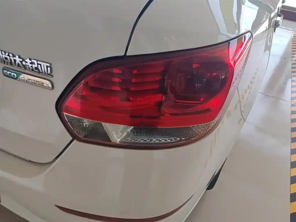 Kia K2 2017 1.4L Manual Smart Fashion Edition — миниатюра 8