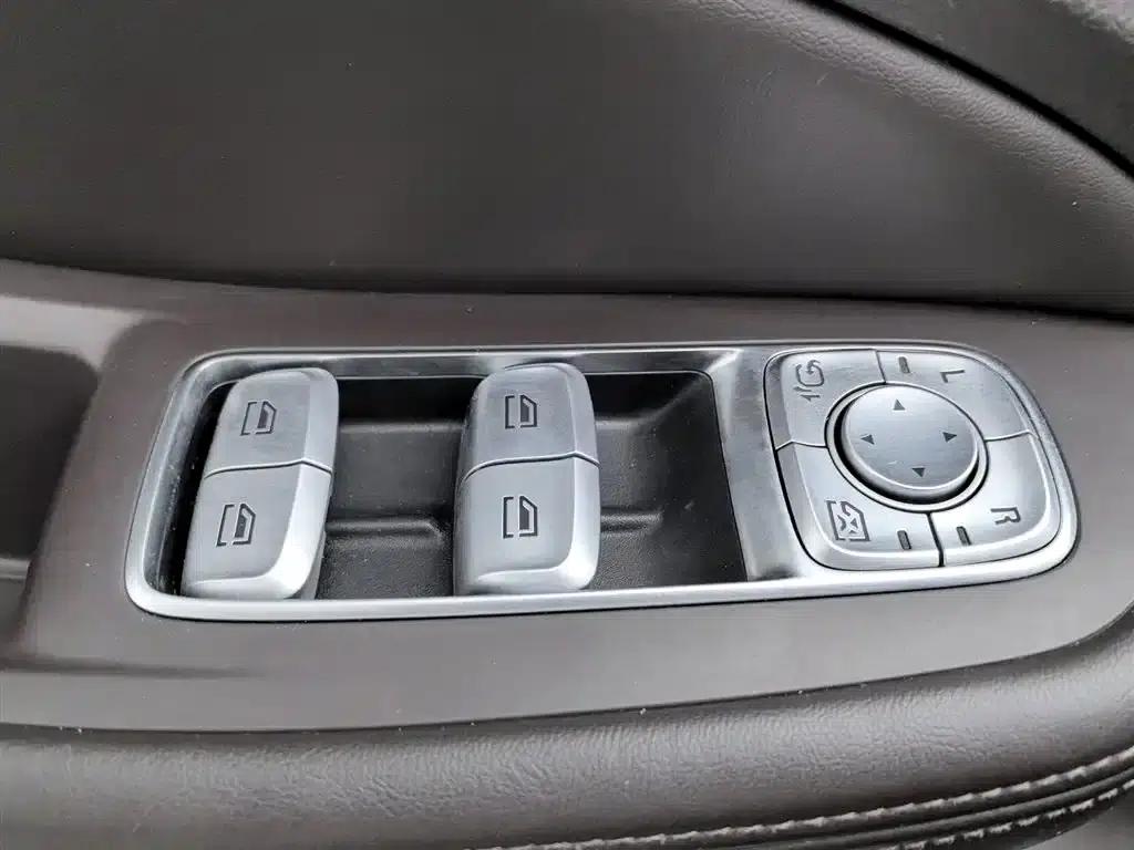 Roewe RX8 2019 30T Intelligent Internet Two-Wheel Drive Super Flagship Edition — миниатюра 9