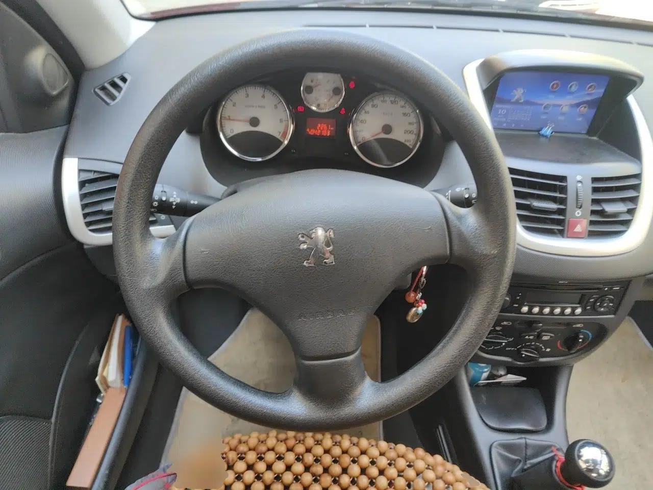 Peugeot 207 2011 Hatchback 1.4L Manual Yule Edition — миниатюра 11