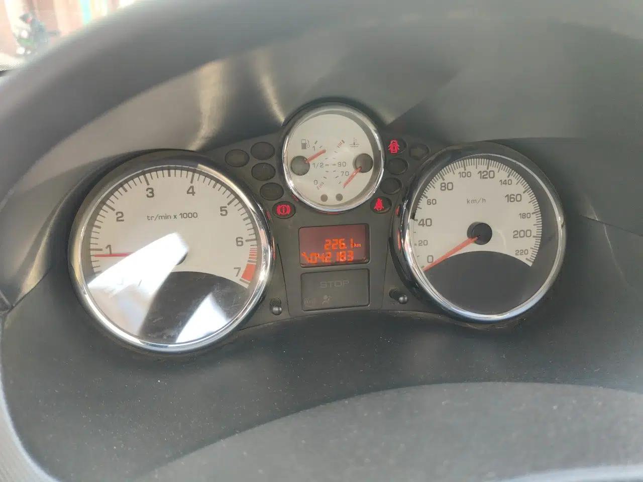 Peugeot 207 2011 Hatchback 1.4L Manual Yule Edition — миниатюра 12