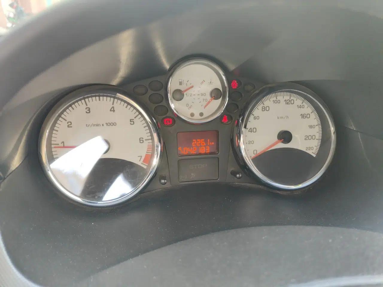 Peugeot 207 2011 Hatchback 1.4L Manual Yule Edition — миниатюра 13