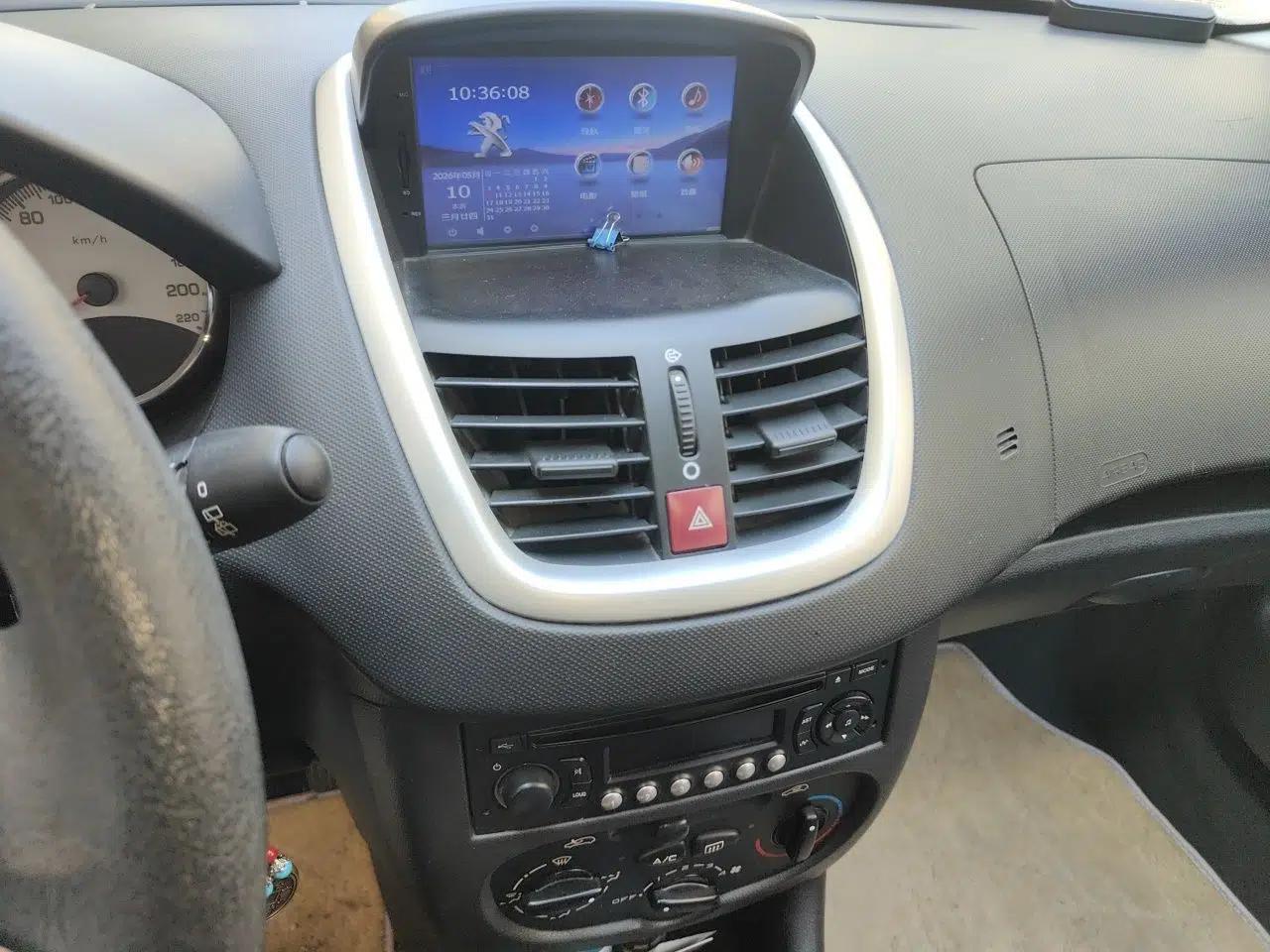 Peugeot 207 2011 Hatchback 1.4L Manual Yule Edition — миниатюра 14