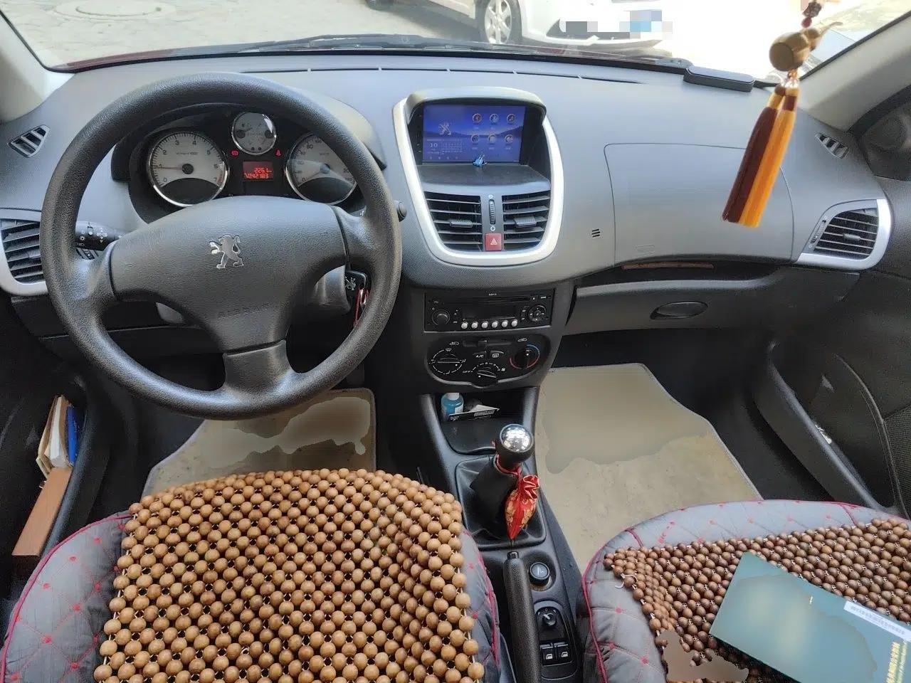 Peugeot 207 2011 Hatchback 1.4L Manual Yule Edition — миниатюра 10
