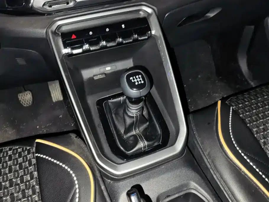 Baojun RS-3 2020 1.5L Manual Intelligent Elite Edition — миниатюра 16