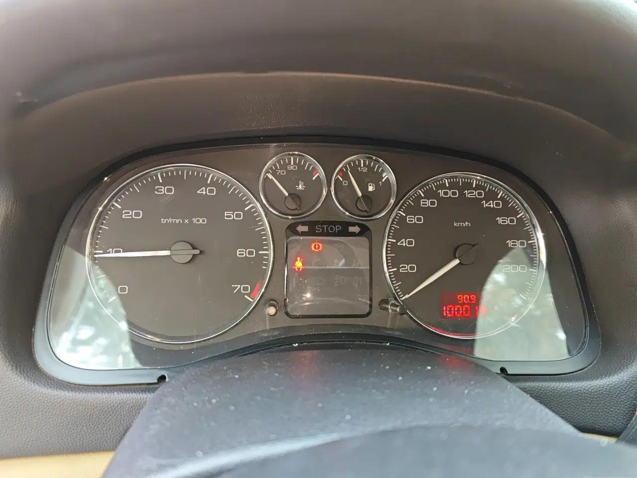 Peugeot 307 2010 Sedan 1.6L Manual Comfort Edition — миниатюра 12