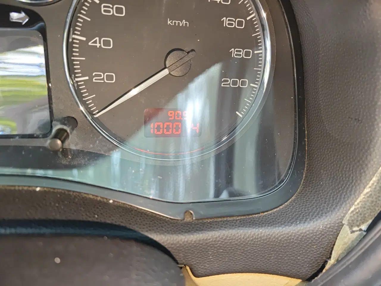 Peugeot 307 2010 Sedan 1.6L Manual Comfort Edition — миниатюра 13