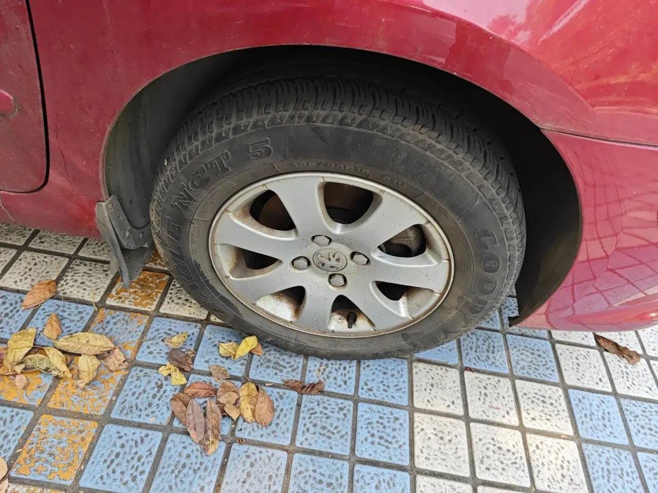 Peugeot 307 2010 Sedan 1.6L Manual Comfort Edition — миниатюра 8