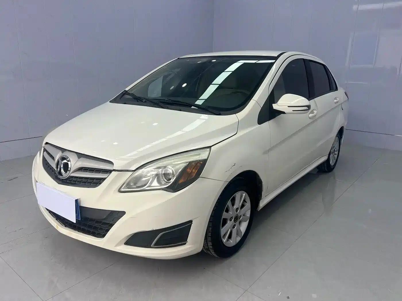 Beijing Automotive E-Series 2013 Sedan 1.5L Manual Comfort Edition — миниатюра 1