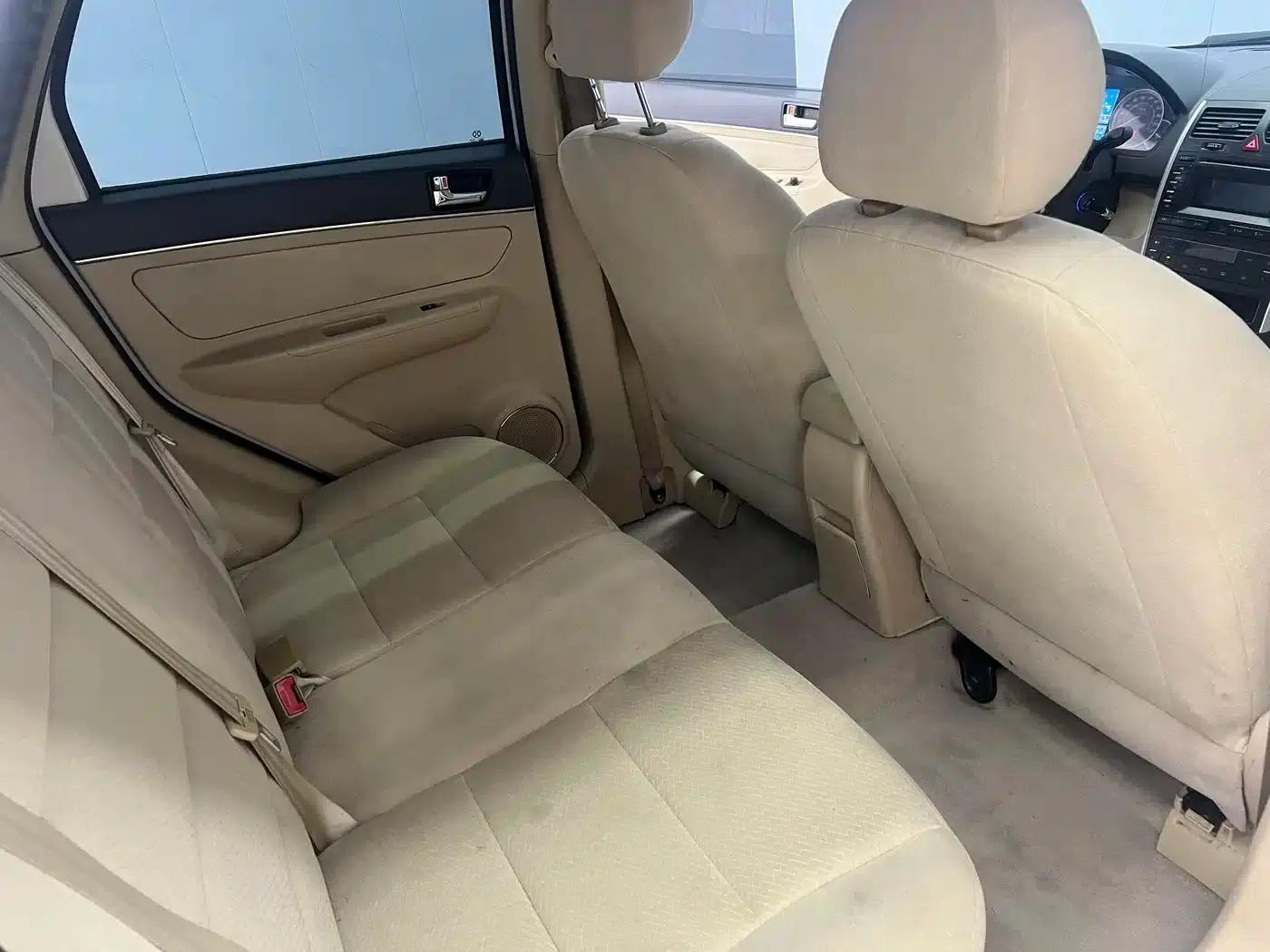 Beijing Automotive E-Series 2013 Sedan 1.5L Manual Comfort Edition — миниатюра 11