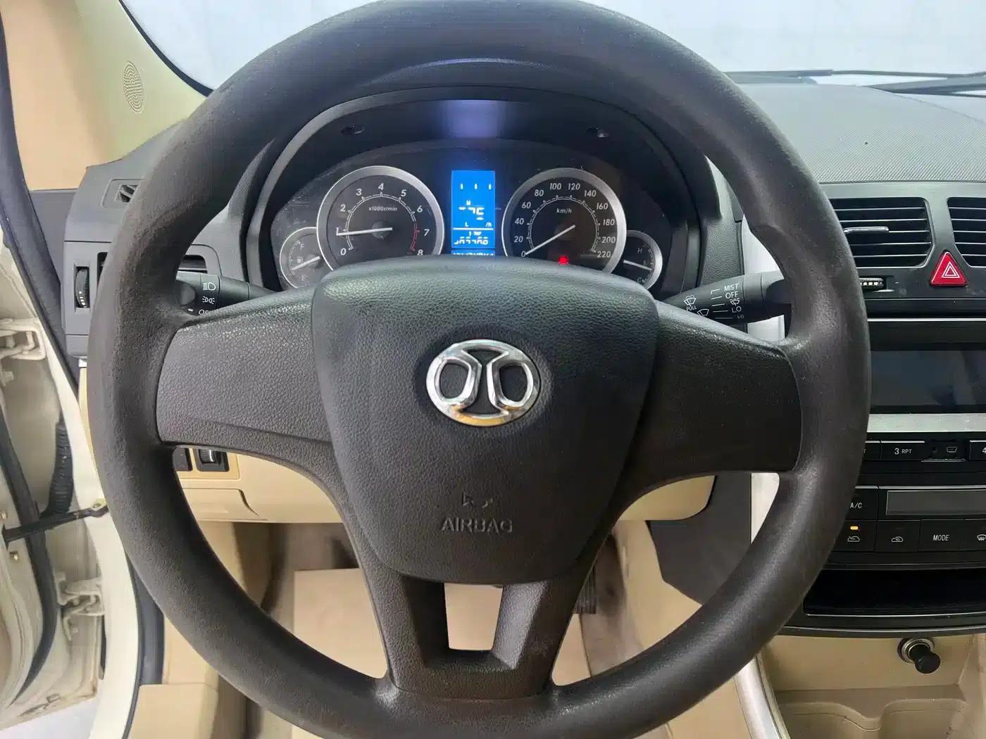 Beijing Automotive E-Series 2013 Sedan 1.5L Manual Comfort Edition — миниатюра 12