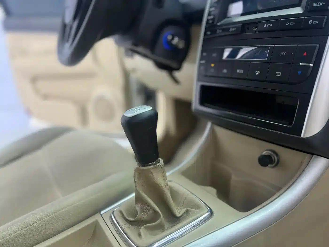 Beijing Automotive E-Series 2013 Sedan 1.5L Manual Comfort Edition — миниатюра 13