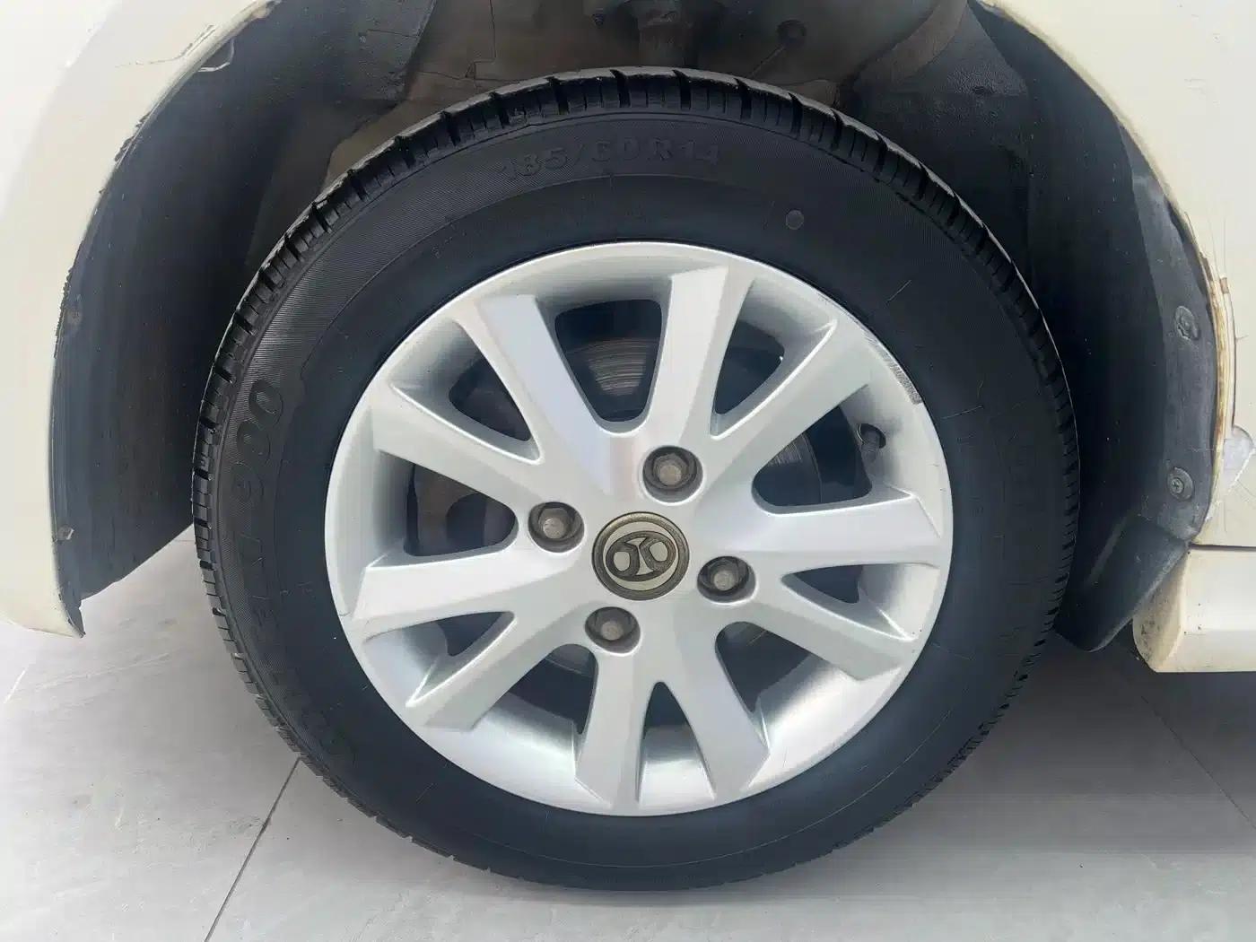 Beijing Automotive E-Series 2013 Sedan 1.5L Manual Comfort Edition — миниатюра 14