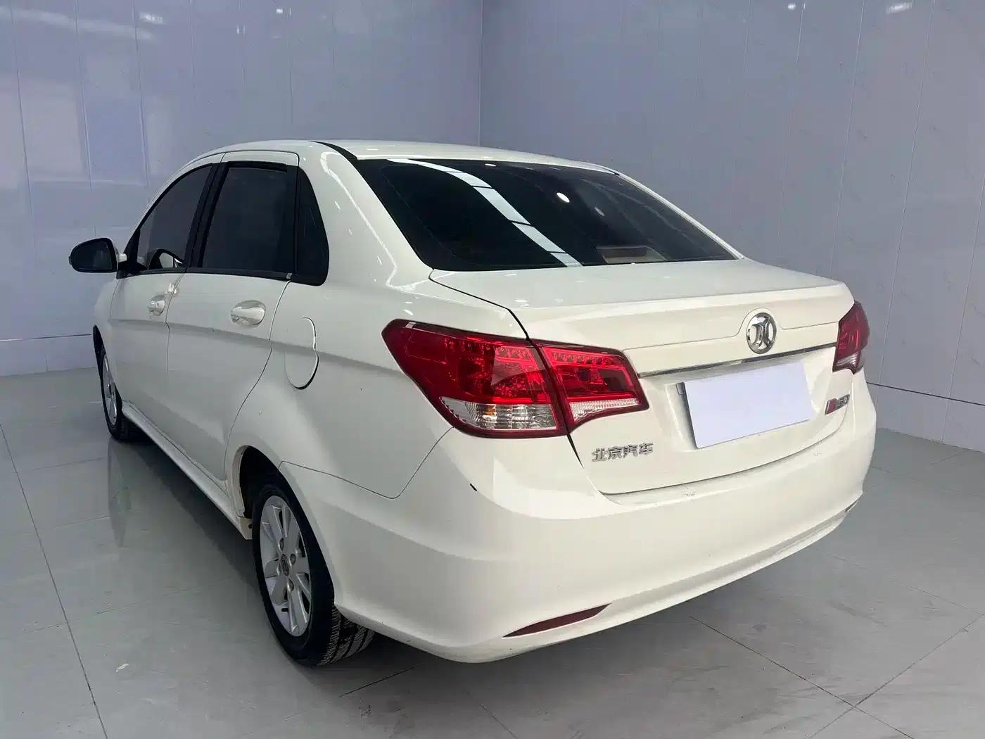 Beijing Automotive E-Series 2013 Sedan 1.5L Manual Comfort Edition — миниатюра 3