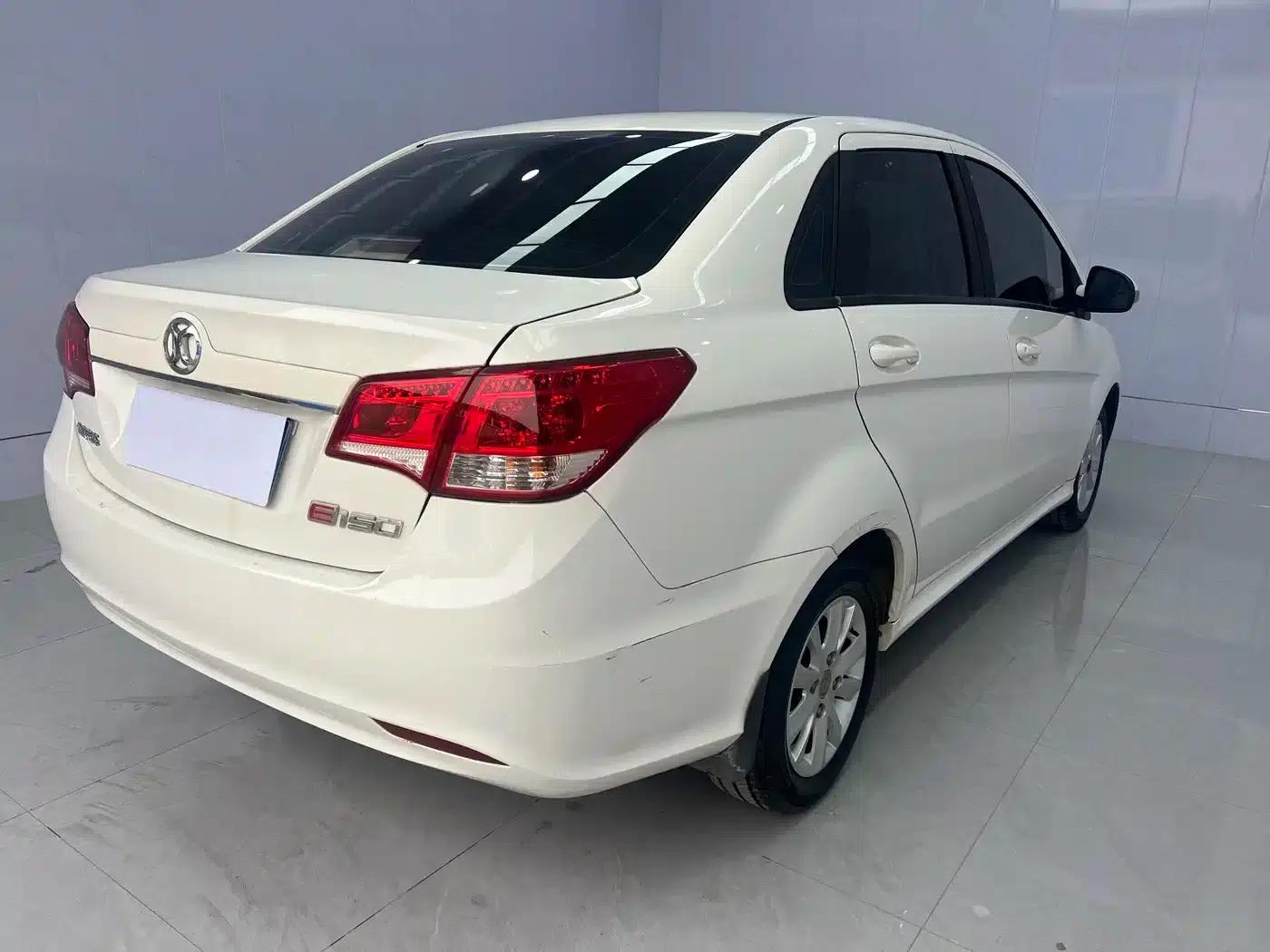 Beijing Automotive E-Series 2013 Sedan 1.5L Manual Comfort Edition — миниатюра 5