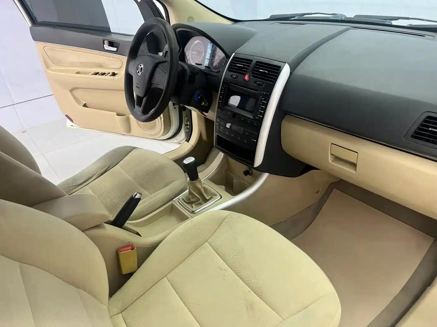 Beijing Automotive E-Series 2013 Sedan 1.5L Manual Comfort Edition — миниатюра 10
