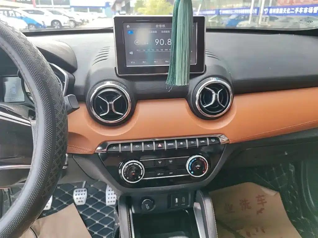 2016 Senova X35 1.5L Manual Deluxe Edition — миниатюра 13