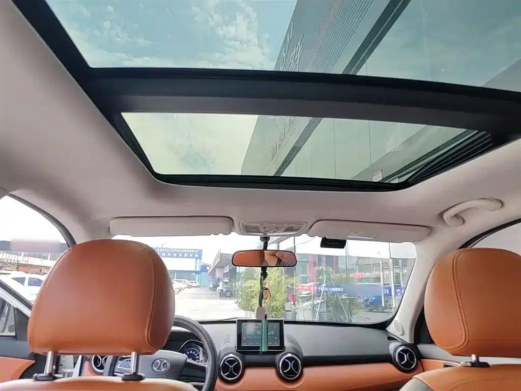 2016 Senova X35 1.5L Manual Deluxe Edition — миниатюра 18