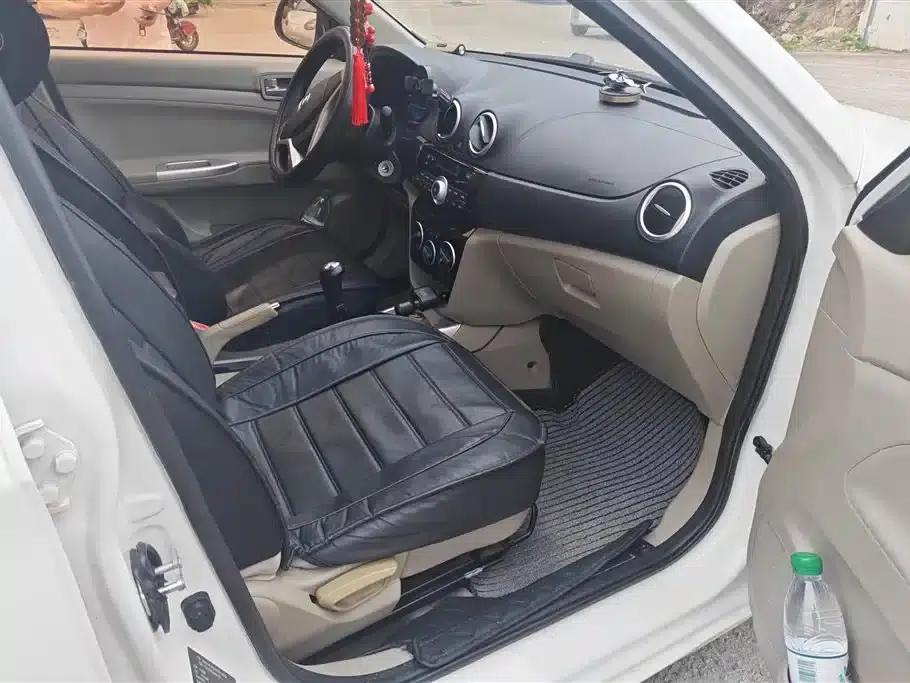 Yuexiang V3 2015 1.4L Manual Comfort Edition (National V Emission Standard) — миниатюра 8