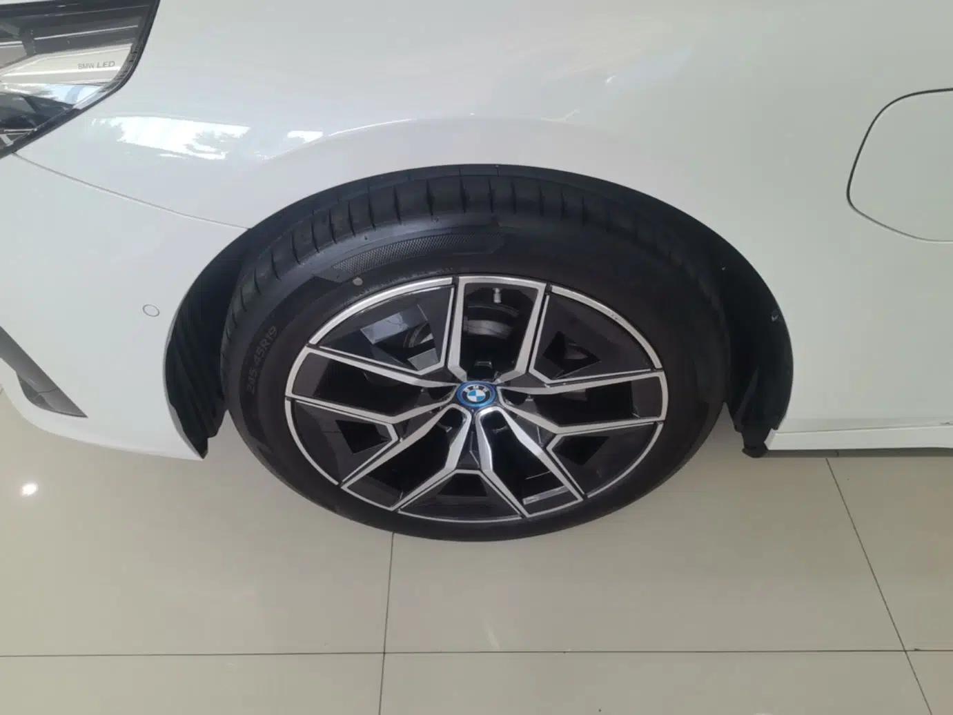 BMW i5 2025 eDrive 40L M Sport Package — миниатюра 8