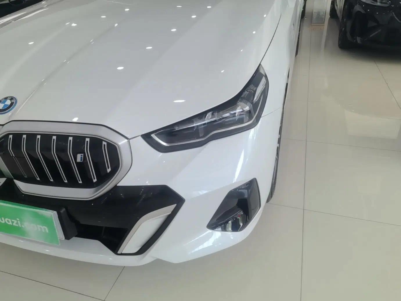 BMW i5 2025 eDrive 40L M Sport Package — миниатюра 9