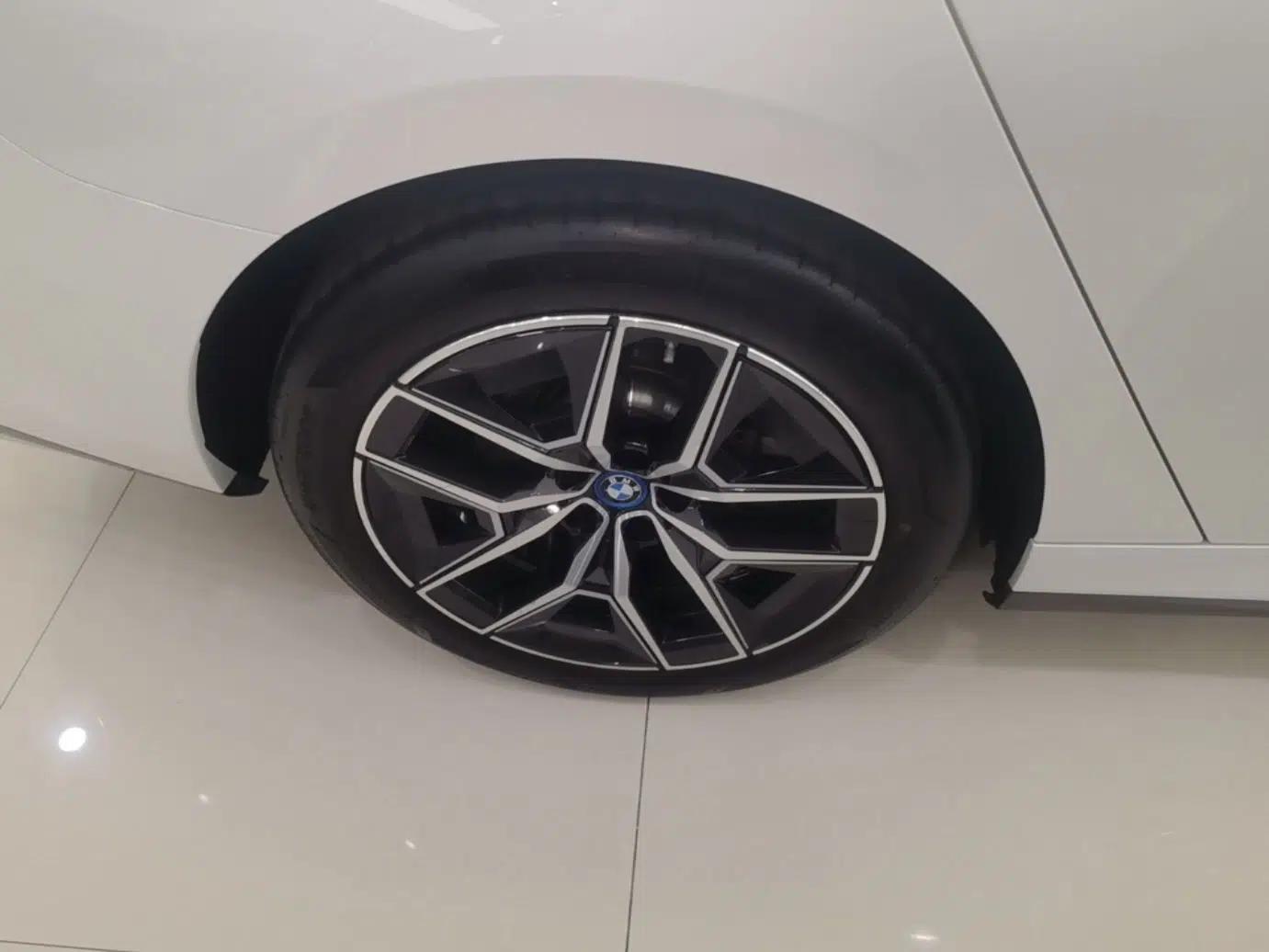 BMW i5 2025 eDrive 40L M Sport Package — миниатюра 10