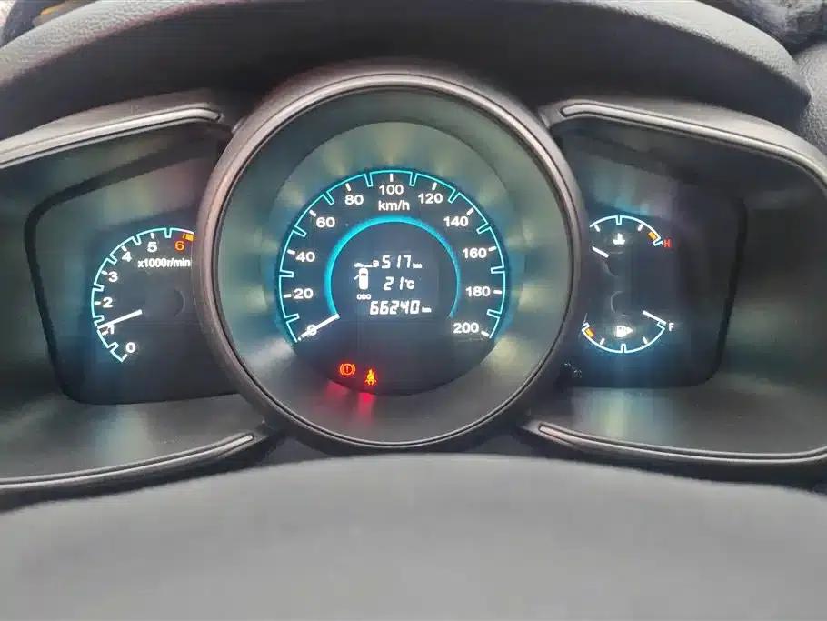 Changan Oushang CX70 2016 1.6L Manual Deluxe Edition — миниатюра 14