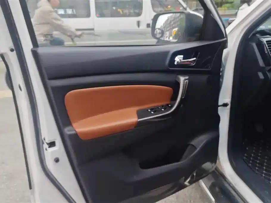 Changan Oushang CX70 2016 1.6L Manual Deluxe Edition — миниатюра 7