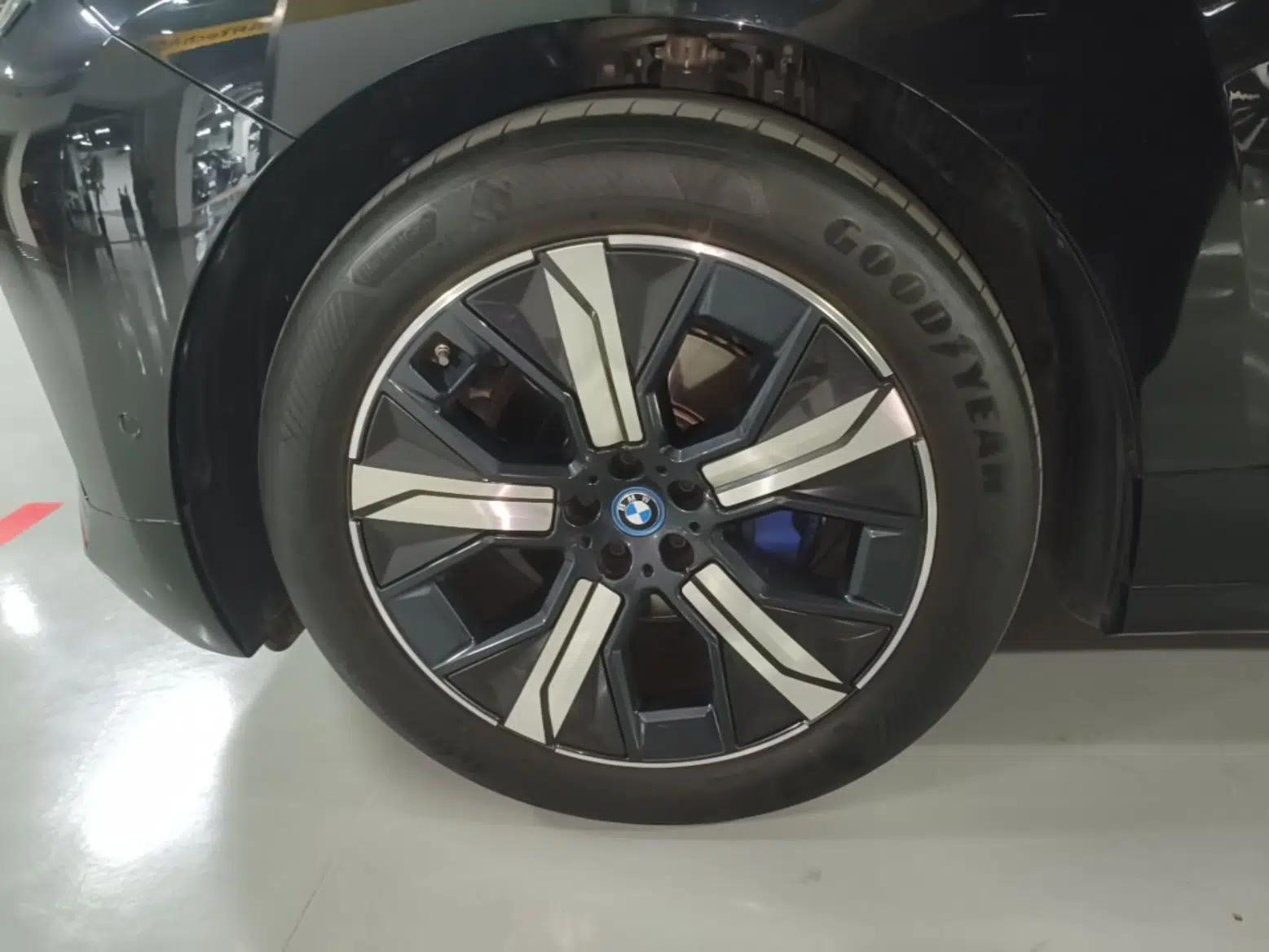 BMW iX 2023 Updated xDrive40 — миниатюра 8