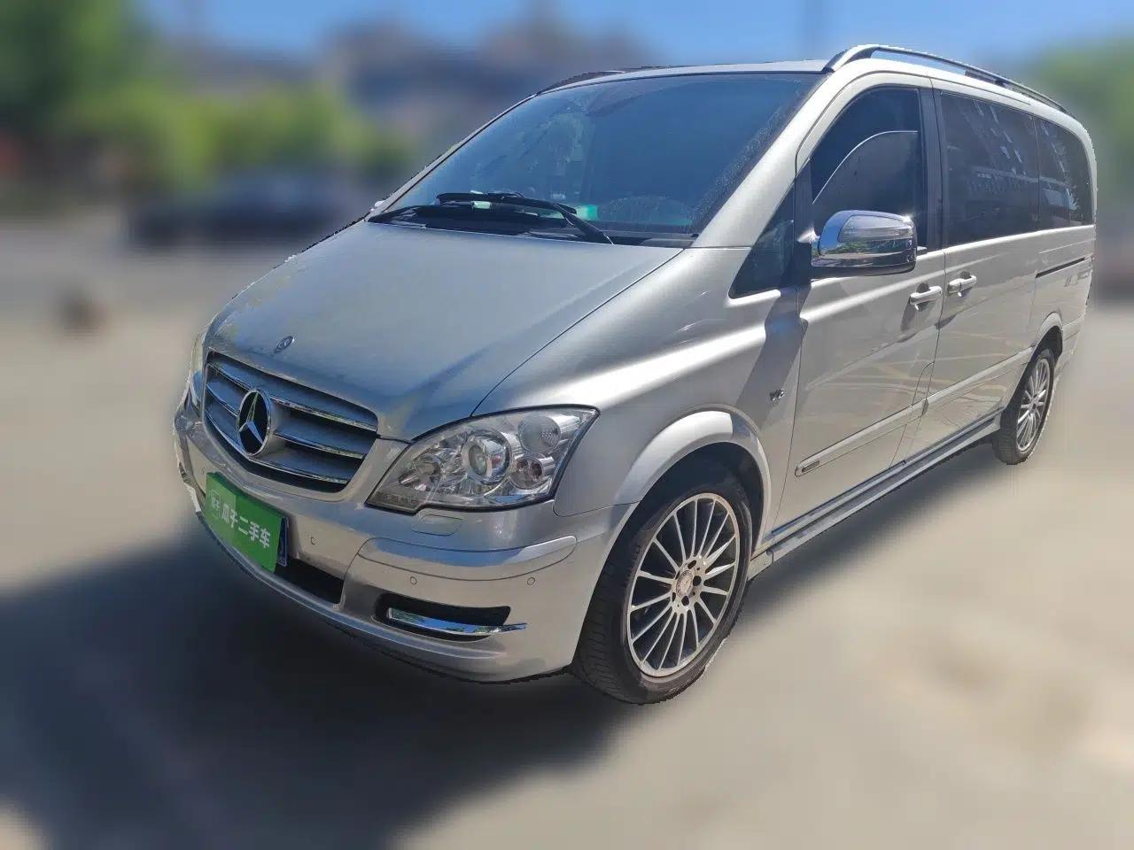 Mercedes-Benz Viano 2011 3.5L 125th Anniversary Edition 7 Seats — миниатюра 1