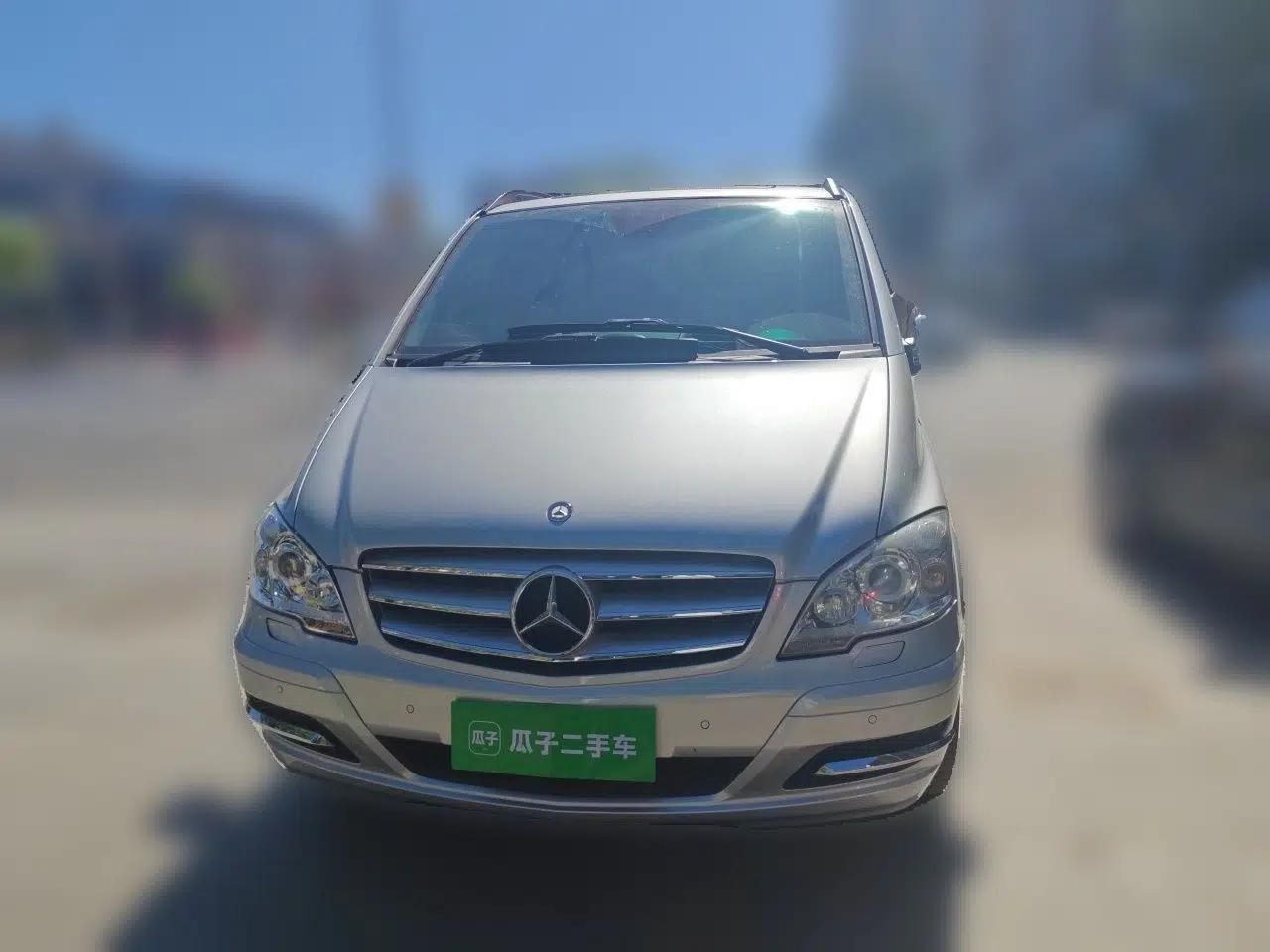 Mercedes-Benz Viano 2011 3.5L 125th Anniversary Edition 7 Seats — миниатюра 2