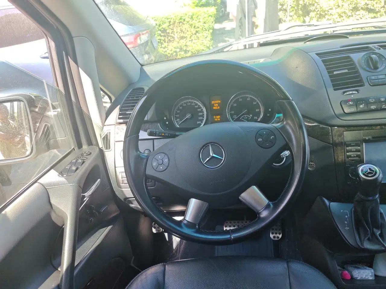 Mercedes-Benz Viano 2011 3.5L 125th Anniversary Edition 7 Seats — миниатюра 11