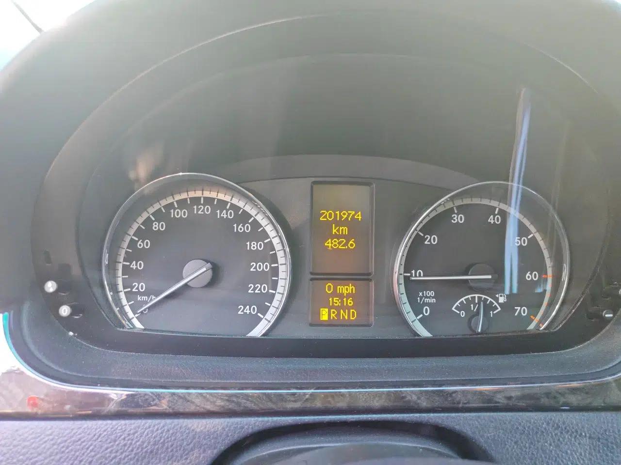 Mercedes-Benz Viano 2011 3.5L 125th Anniversary Edition 7 Seats — миниатюра 13