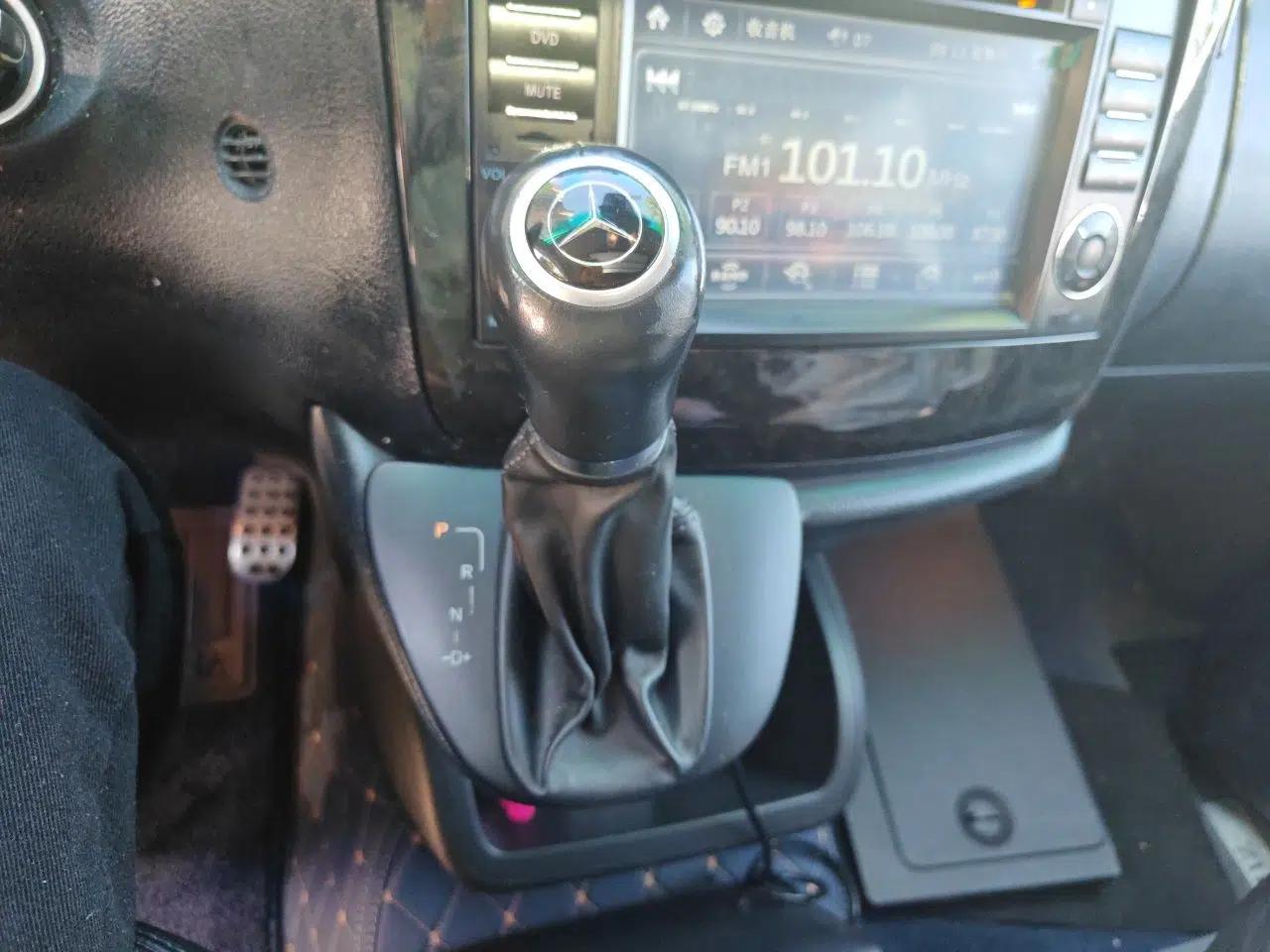Mercedes-Benz Viano 2011 3.5L 125th Anniversary Edition 7 Seats — миниатюра 15
