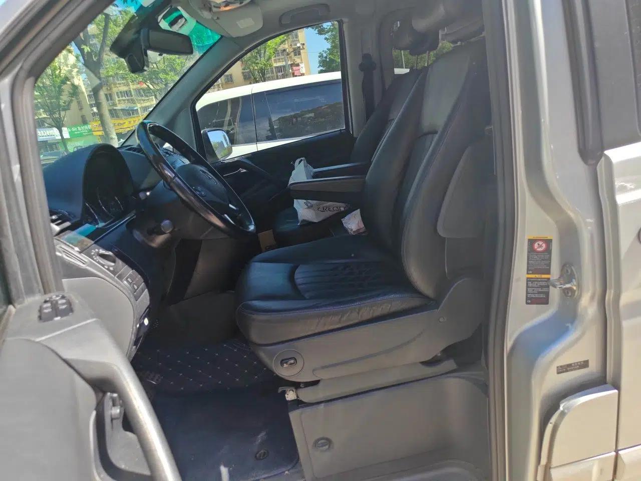 Mercedes-Benz Viano 2011 3.5L 125th Anniversary Edition 7 Seats — миниатюра 16
