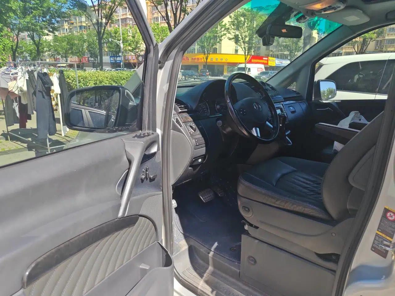 Mercedes-Benz Viano 2011 3.5L 125th Anniversary Edition 7 Seats — миниатюра 17